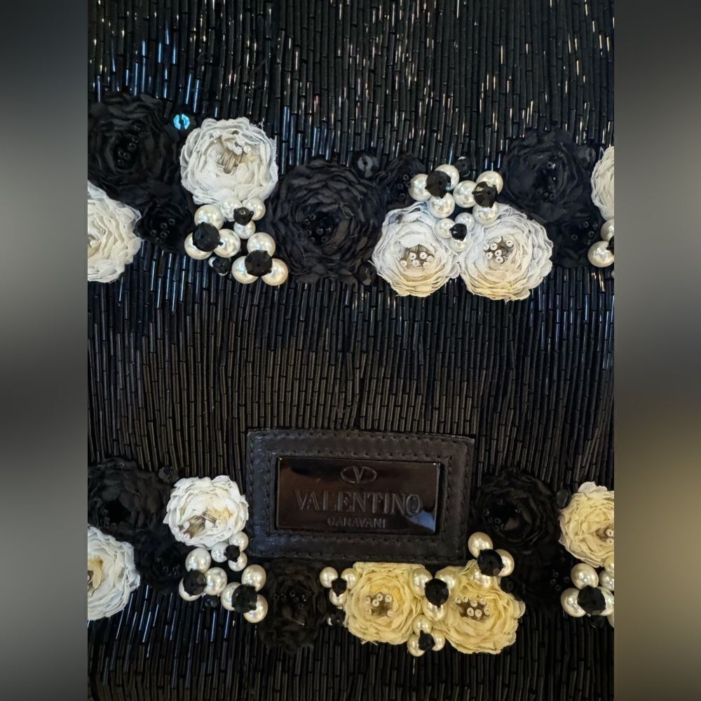 **ULTRA RARE** AUTH VALENTINO BEADED FLOWER BAG - Picture 16 of 16